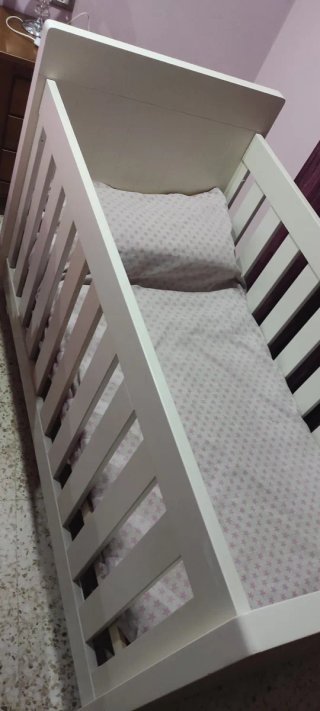 Cuna-Cama Blanca , con Colchón y Almohada.