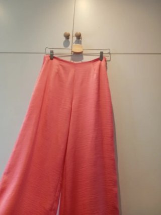 Pantalón rosa palazzo