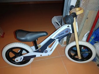 Bicicleta de madera infantil