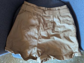 Shorts de piel sintética beige