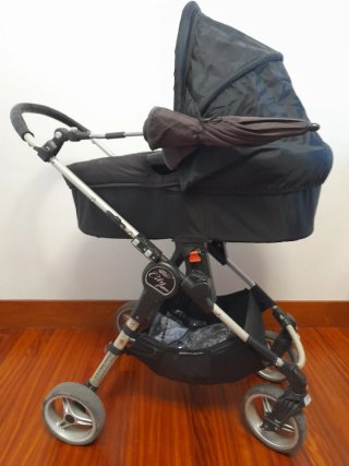 Silla Paseo City Mini 4, capazo y accesorios.