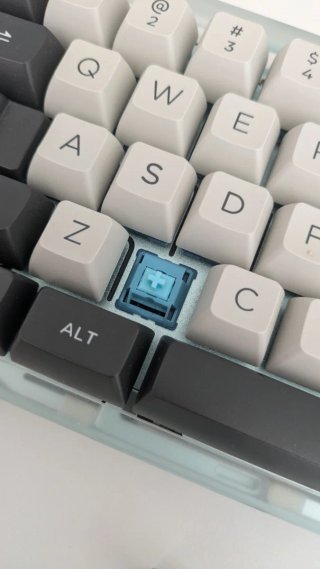 Teclado Mecánico Custom QwertyKeys QK60 Wireless