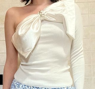 Maglia Monospalla con Fiocco