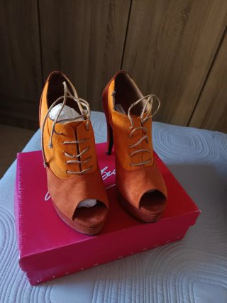 Zapatos de tacón K. negros talla 41