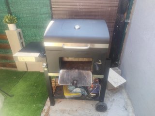 Barbacoa de carbón negra y plateada