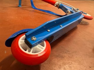 Patinete niño OXELO azul (Decathlon).-