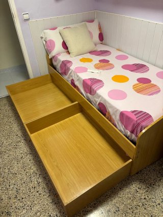 Cama individual con cajones y armarios