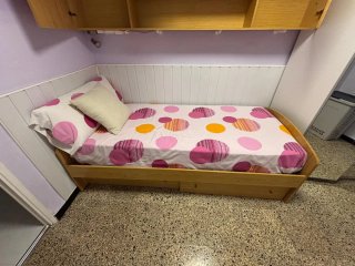 Cama individual con cajones y armarios
