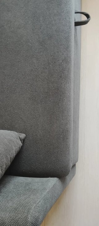 Sofá modular gris de tela ante manchas