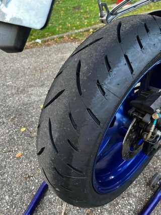 Suzuki GSX-R Sportbike Azul y Blanca