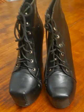 Botines de tacón negros con cordones