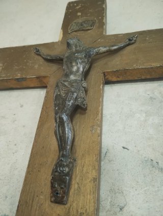 Cristo de Hierro Dorado