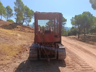 Tractor de cadenas con pala