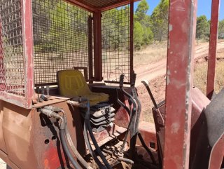 Tractor de cadenas con pala