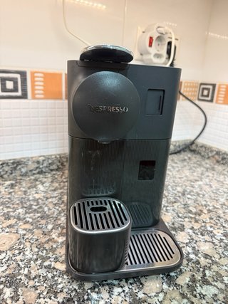 Cafetera Nespresso Lattissima One