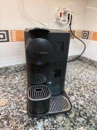 Cafetera Nespresso Lattissima One
