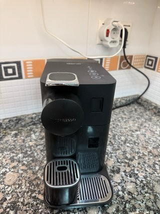 Cafetera Nespresso Lattissima One