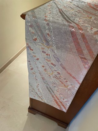 Obi Japonés con Diseño de Grullas y Flores