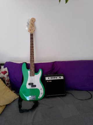 Bajo Eléctrico Verde + Amplificador