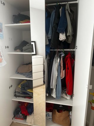 Armario blanco con espejo. Perfecto estado