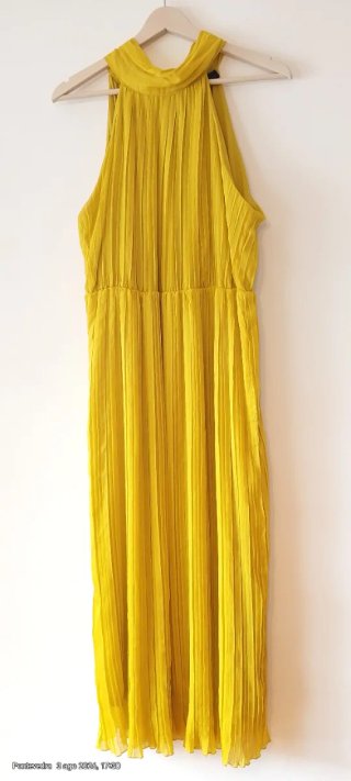 Vestido amarillo plisado