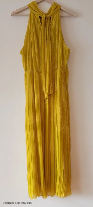 Vestido amarillo plisado