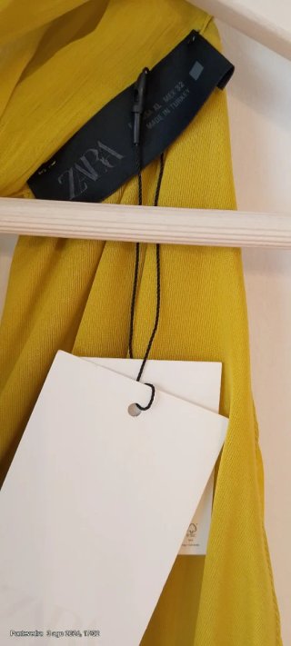 Vestido amarillo plisado