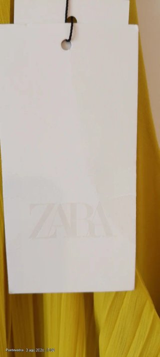 Vestido amarillo plisado