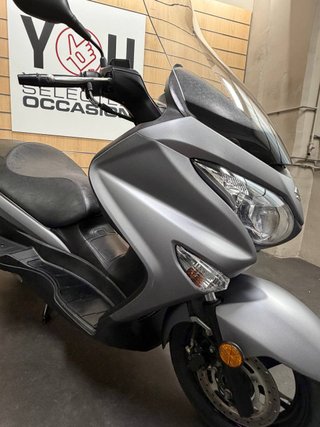 Suzuki Bugman 200 GRIS