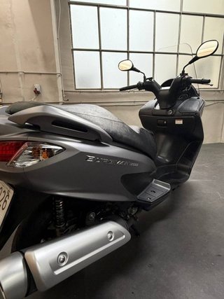 Suzuki Bugman 200 GRIS