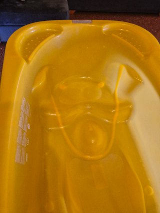 Bañera bebé amarilla marca chicco