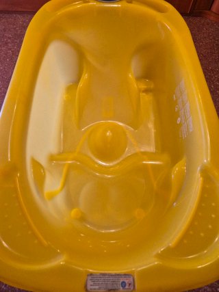 Bañera bebé amarilla marca chicco