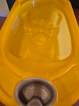 Bañera bebé amarilla marca chicco