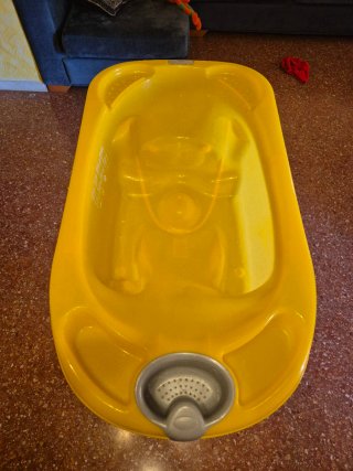 Bañera bebé amarilla marca chicco