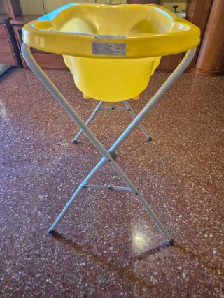 Bañera bebé amarilla marca chicco
