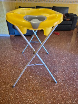 Bañera bebé amarilla marca chicco