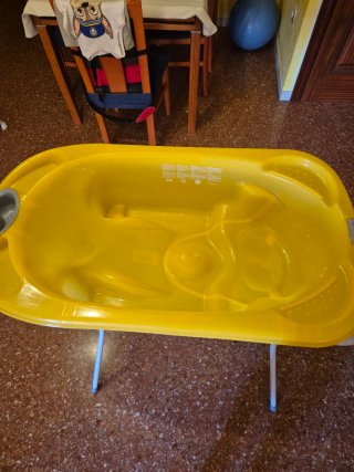 Bañera bebé amarilla marca chicco