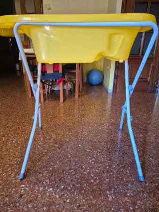 Bañera bebé amarilla marca chicco