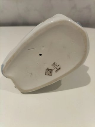 Figura Lladro niña con osito azul,