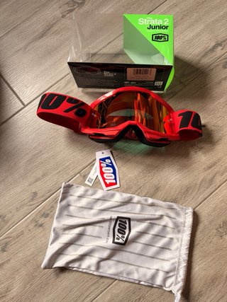 Lote Motocross Niño: Casco, Botas, Gafas, Guantes