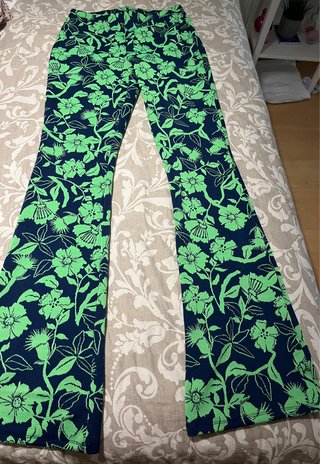 Pantalón acampanado estampado floral