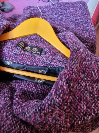 Abrigo morado y rosa