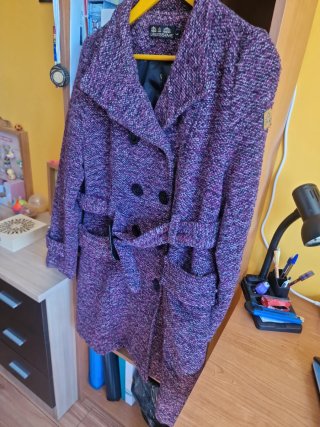 Abrigo morado y rosa