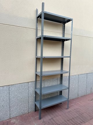 Estantería metálica gris. SOLO RECOGIDA