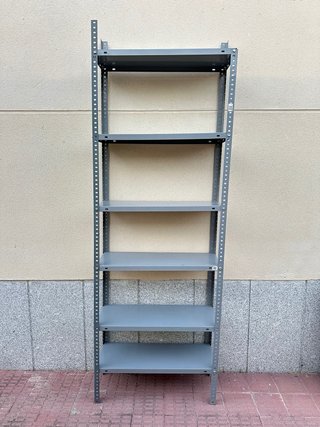 Estantería metálica gris. SOLO RECOGIDA