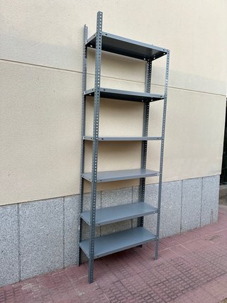 Estantería metálica gris. SOLO RECOGIDA
