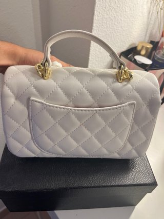 Bolso blanco pequeño acolchado
