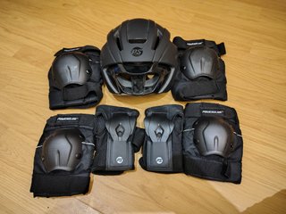 Set de patines, casco y protectores a estrenar
