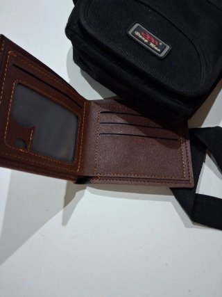 Borsa e portafoglio da uomo, il portafoglio nuovo.