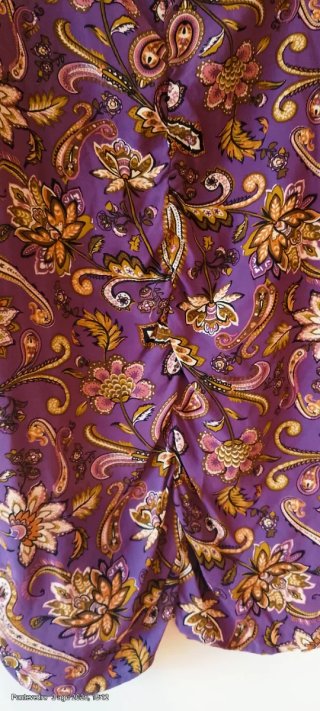 Vestido morado estampado paisley